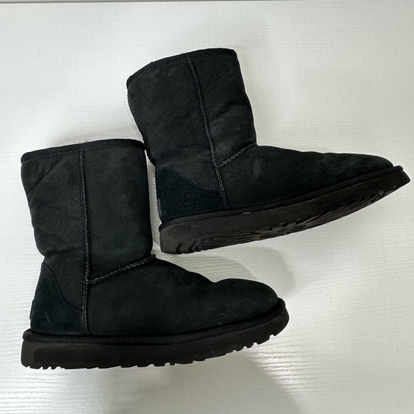 UGG Women’s Classic Short II Size 8 - Picture 9 of 12